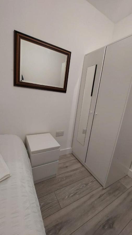 Double En-suite Available In 3 Bed Apt Gasthof